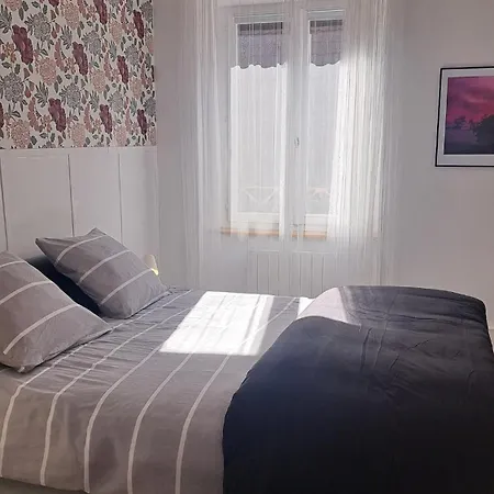 Апартаменты Des Cigognes Au Coeur Du Bourg